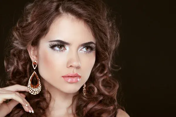 Finding Your Perfect Pair: The Best Earrings for Your Beautiful Curly Hair 1 Earrings for Your Beautiful Curly Hair
