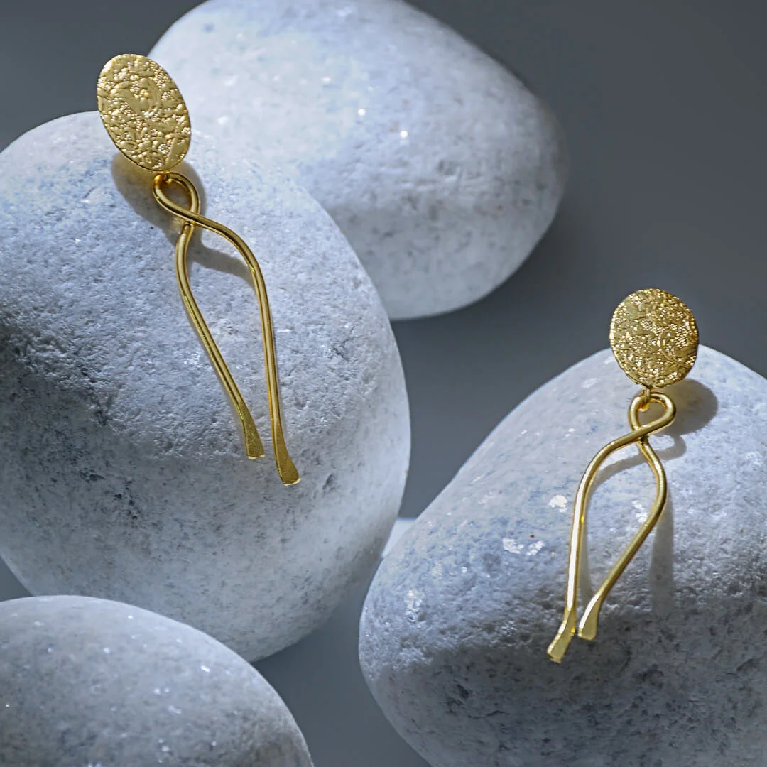 Rhel – Fluid Loop Gold-Plated Brass Earrings Rhel – Fluid Loop Gold-Plated Brass Earrings