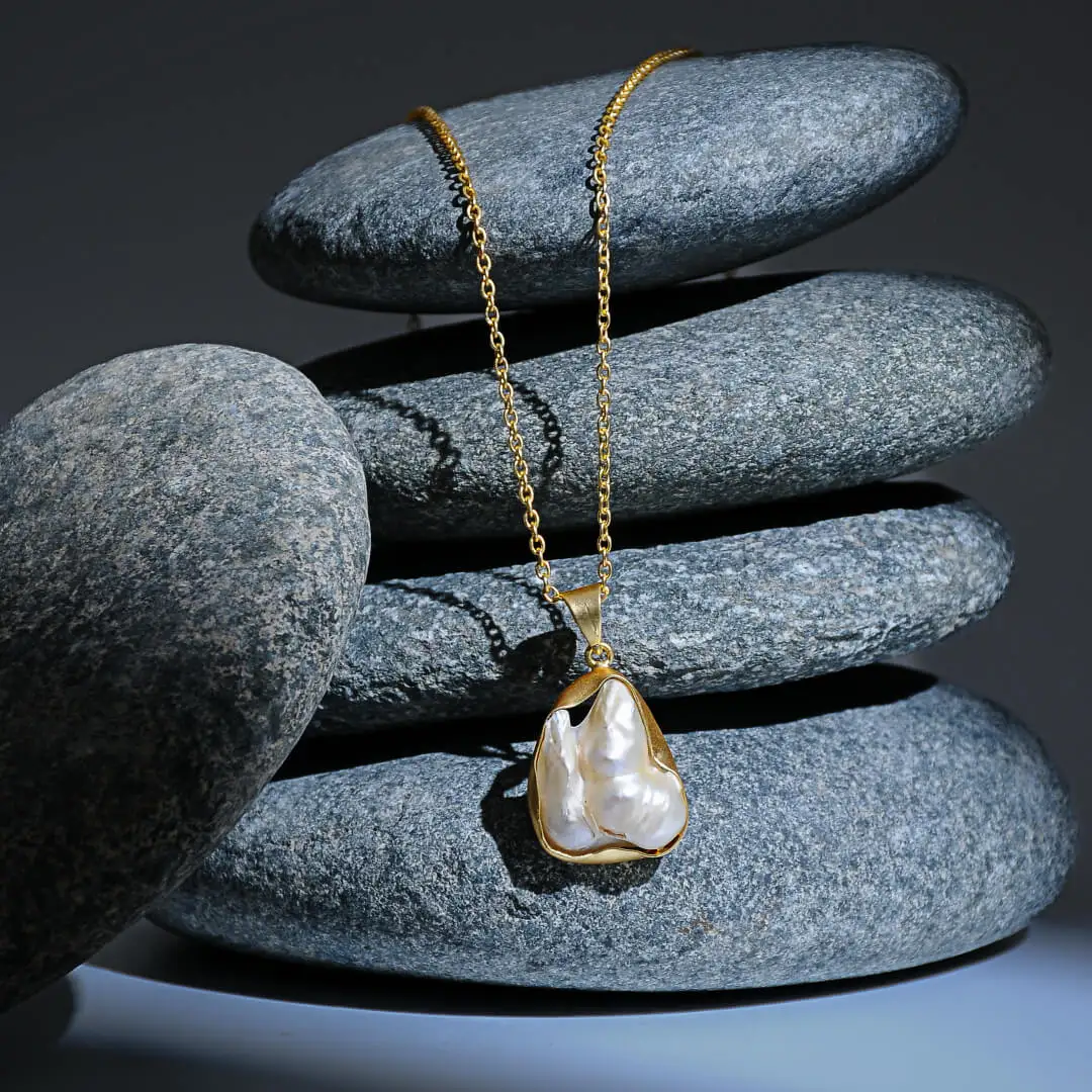 Sorrel – Gold-Plated with Real Uncut Pearl Pendant Necklace