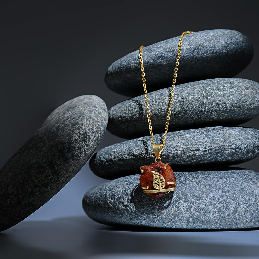 Aarini – Gold-Plated with Natural Carnelian Uncut Stone Pendant Necklace