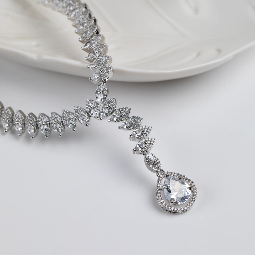 Vaelisse – Marquise Drop Y Necklace Set