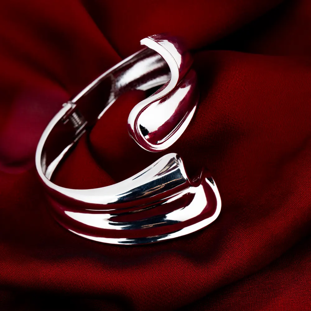 Elowen – Sculptural Silver Cuff Bangle